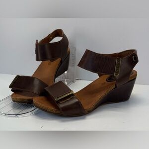 Bussola Brown leather Velcro adjustable wedge Sandals size 9